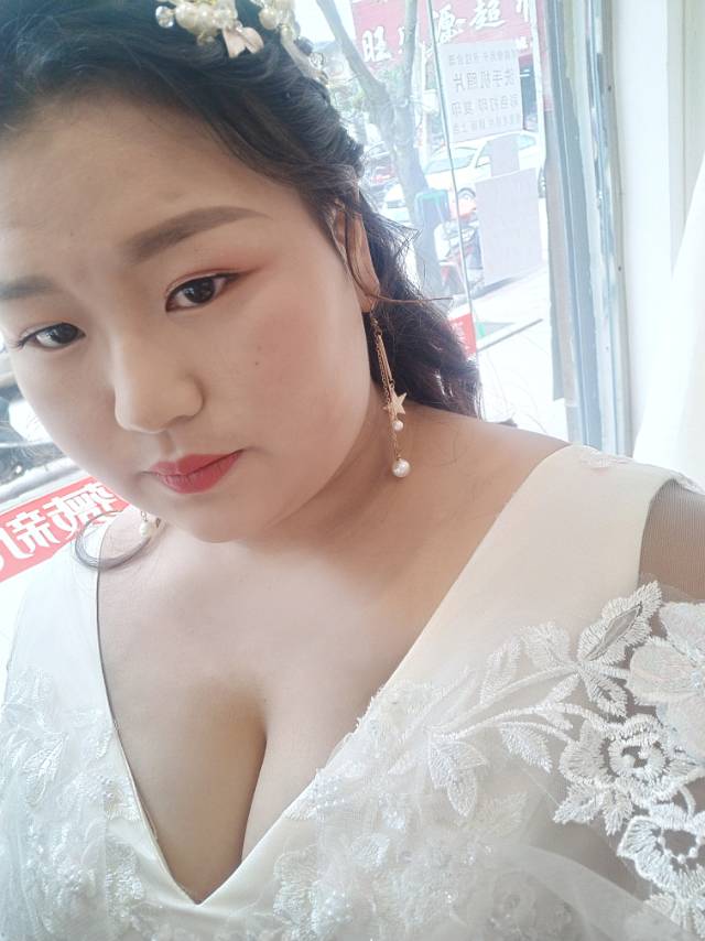 求求大哥大姐们。帮帮我这个人对我,很重要。。如果没有了他,我真的不想活了。