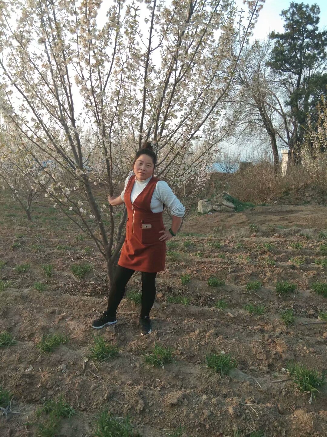 各位亲朋好友，帮我找个人谢谢