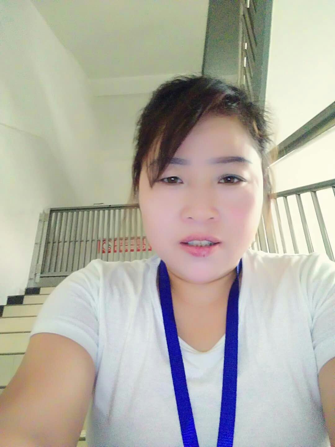 各位亲朋好友，帮我找个人谢谢