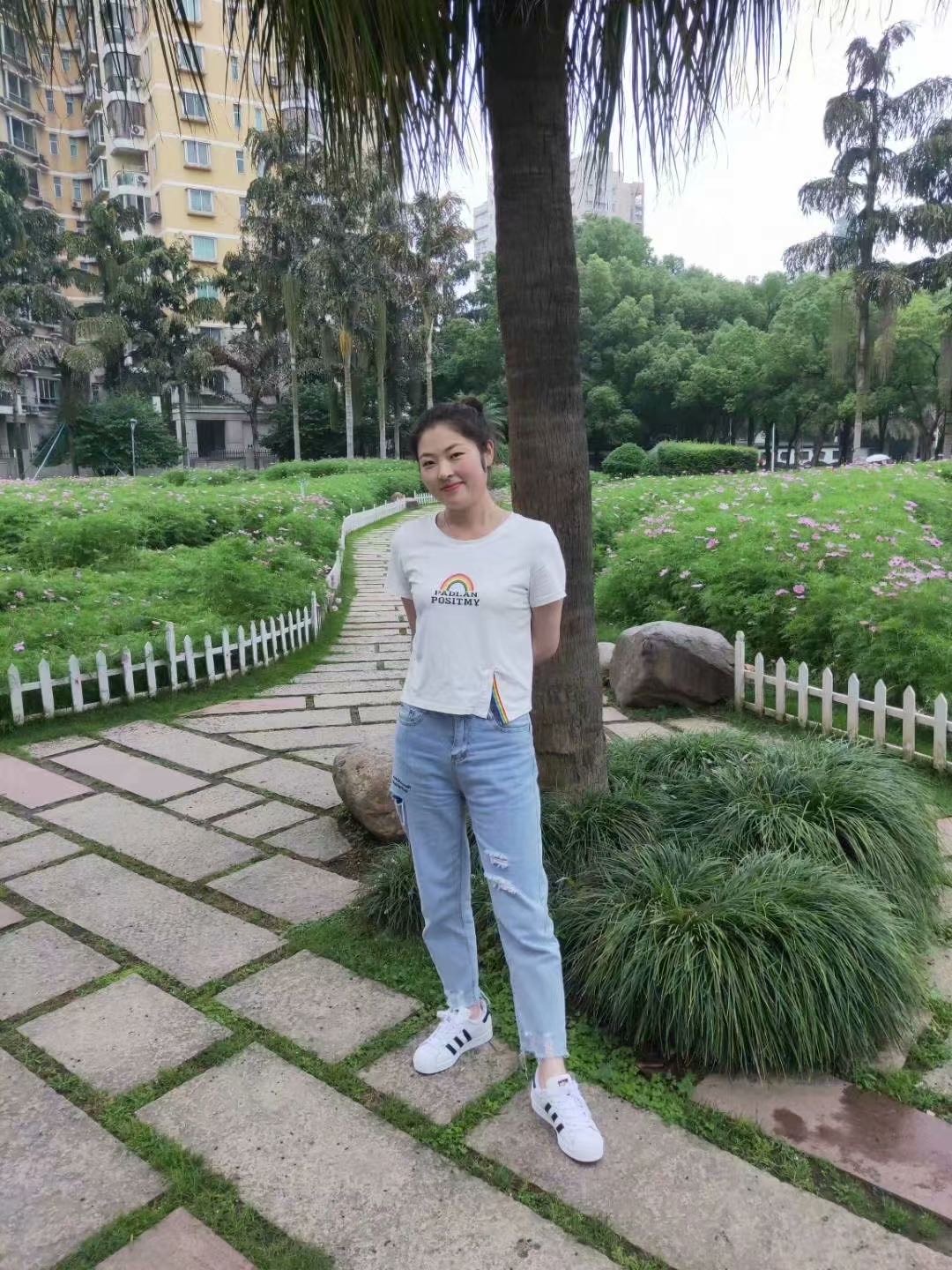 请好心人帮忙留意，转发，两个孩子在等妈妈回来