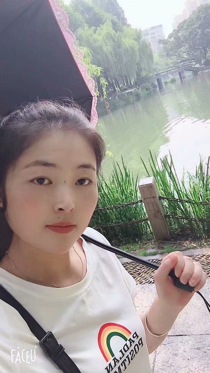 请好心人帮忙留意，转发，两个孩子在等妈妈回来