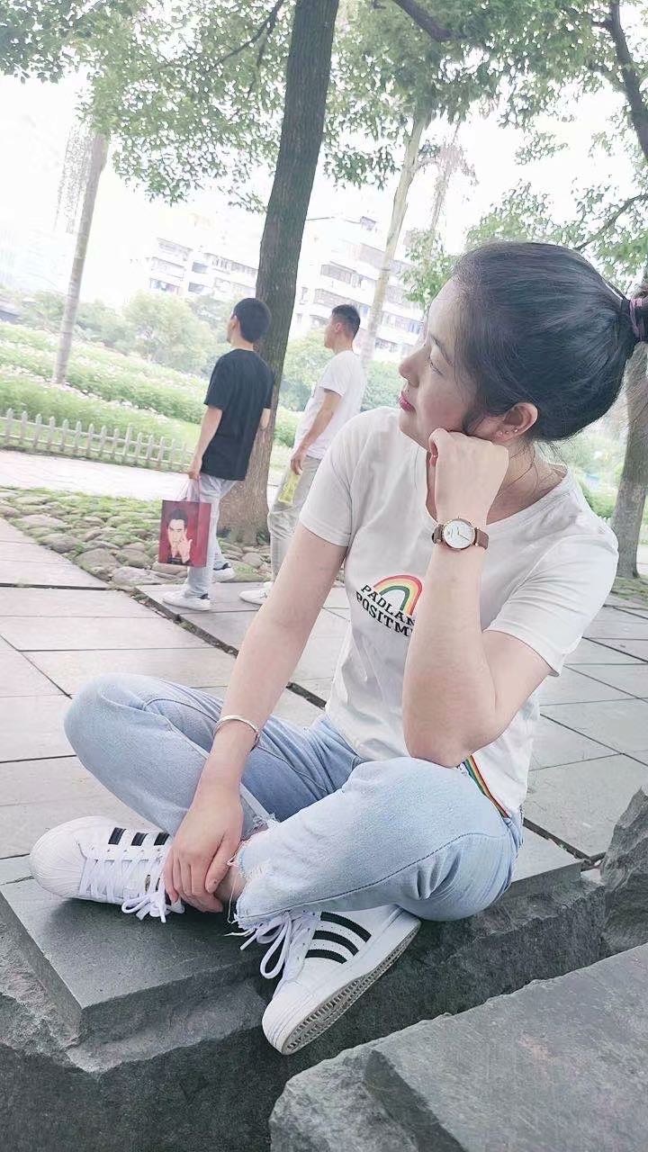 请好心人帮忙留意，转发，两个孩子在等妈妈回来