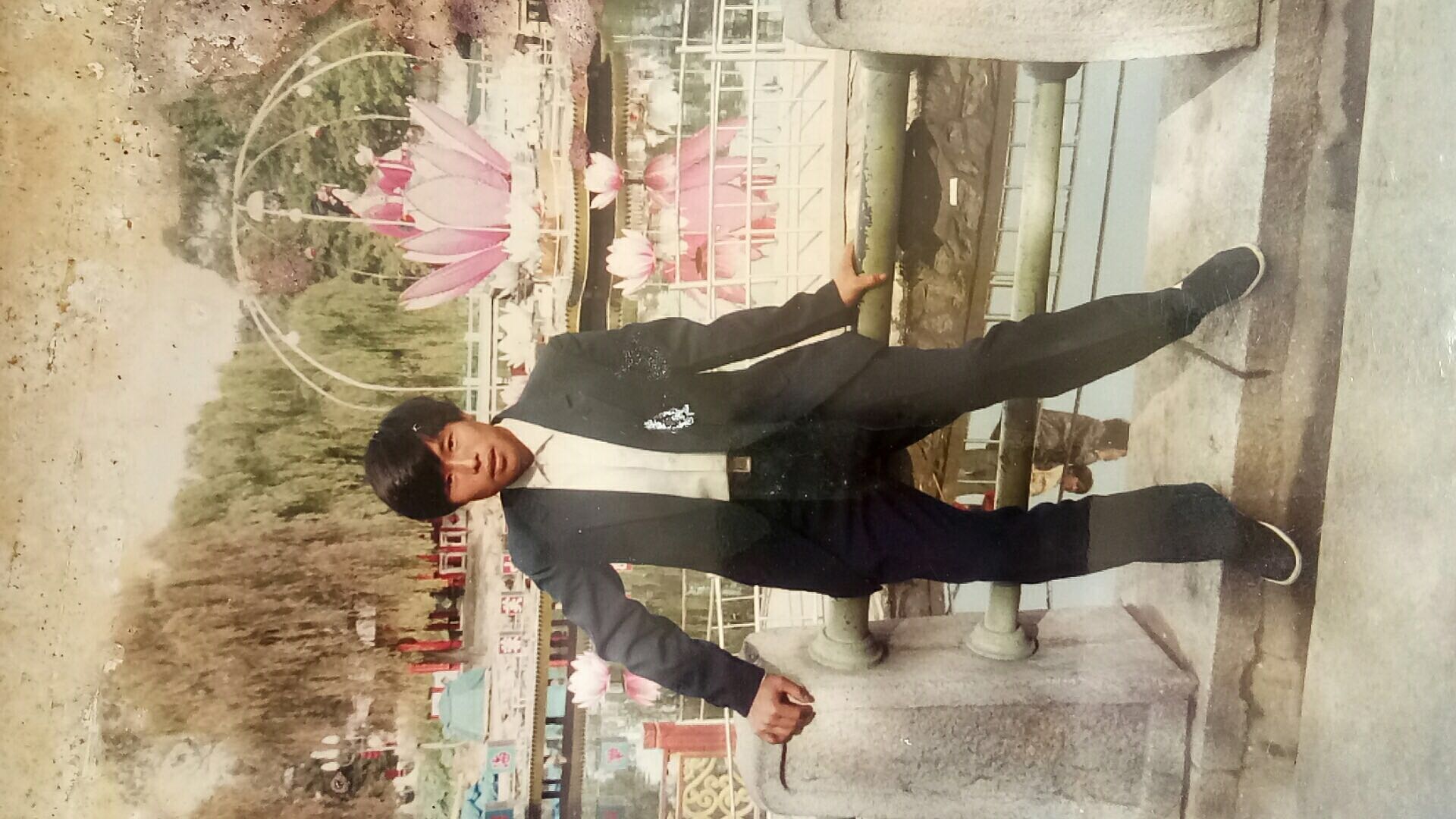 我舅舅出门打工就没回来过,去大连30多年没回来