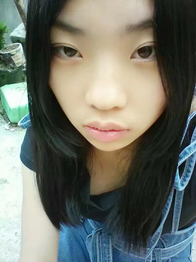 两个孩子这么小,你怎么忍心丢下他们不管啊