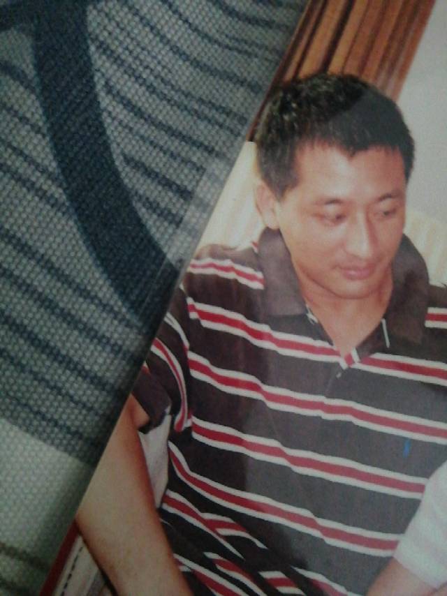 请大家帮忙找找一个可怜女孩的父亲吧