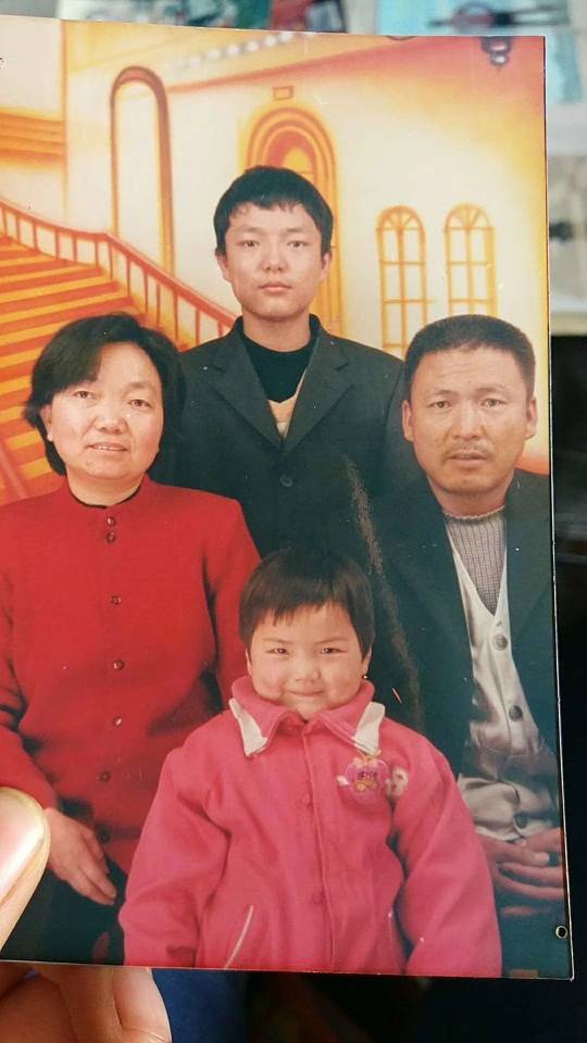 儿子离家出走,母亲在家等候