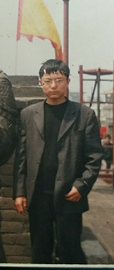 儿子离家出走,母亲在家等候