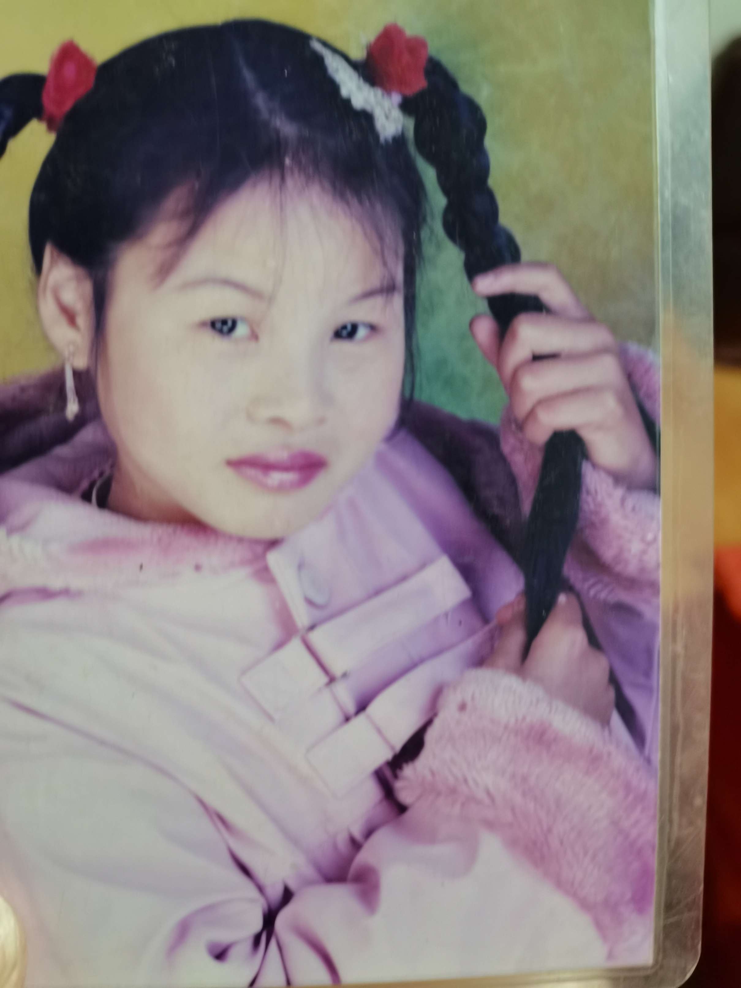 小孩一个月大的时候，被母亲带走，没有留下联系方式