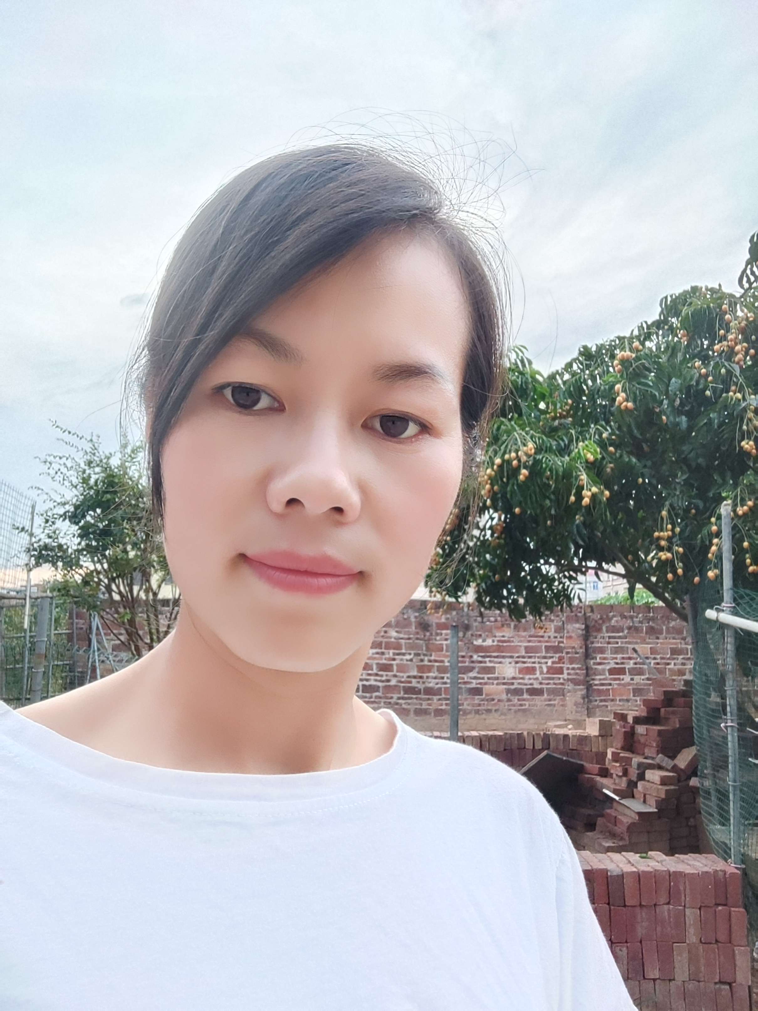 三个小孩等着你回家，望好心人士见她联系我