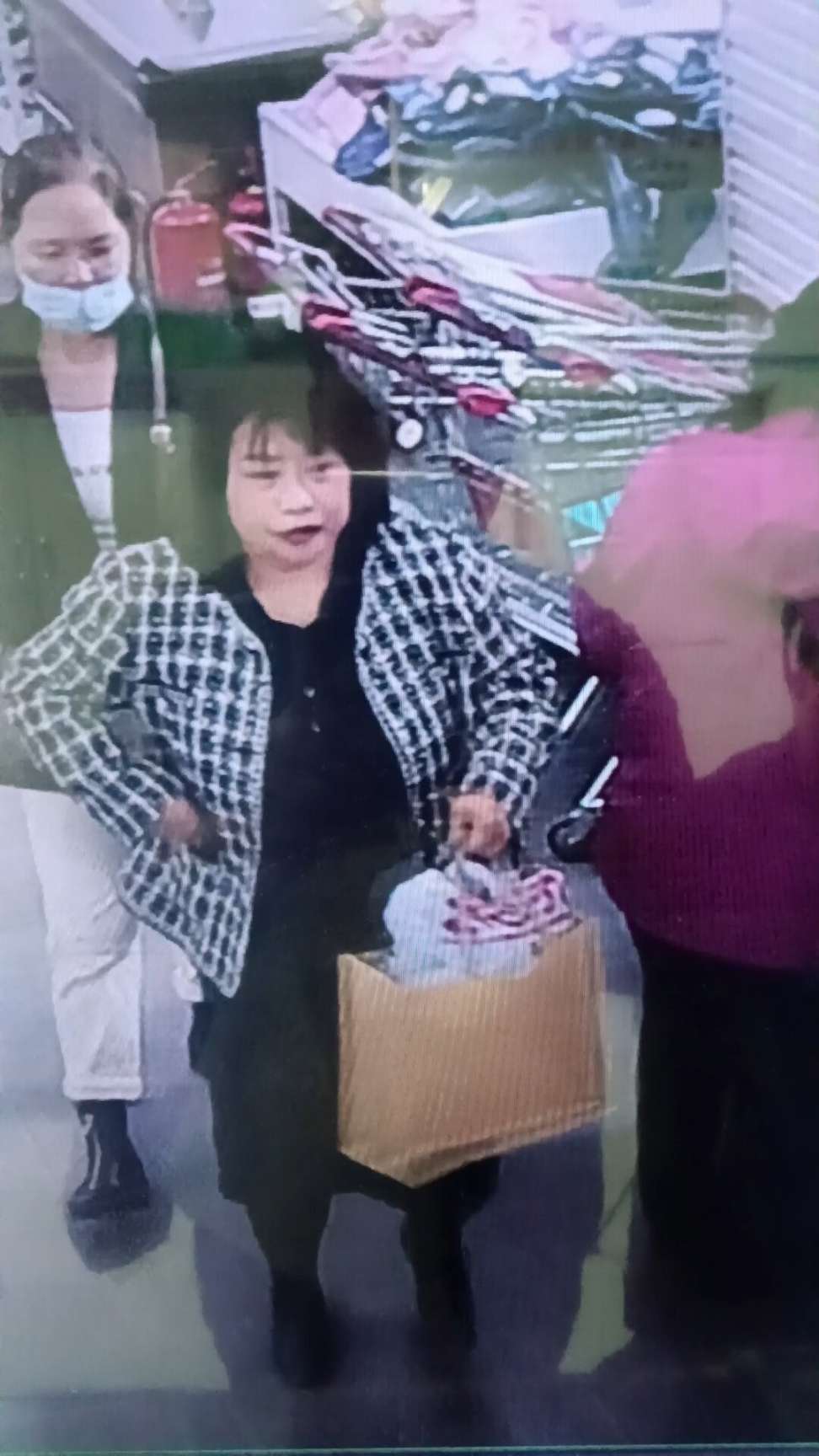 就她俩找到谁都可以有重谢