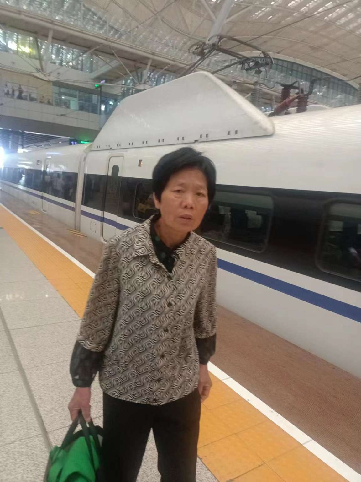63岁女老人在冷水滩牛角坝附近走失,请知情者联系!