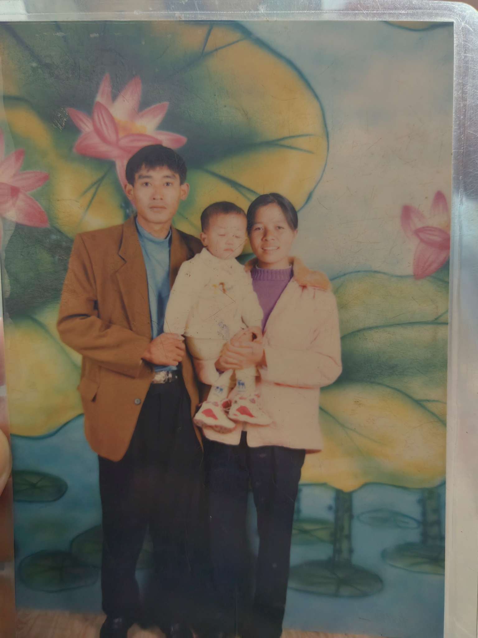 帮我老公找他的妈妈照片上的那个女人贵州的请帮帮忙