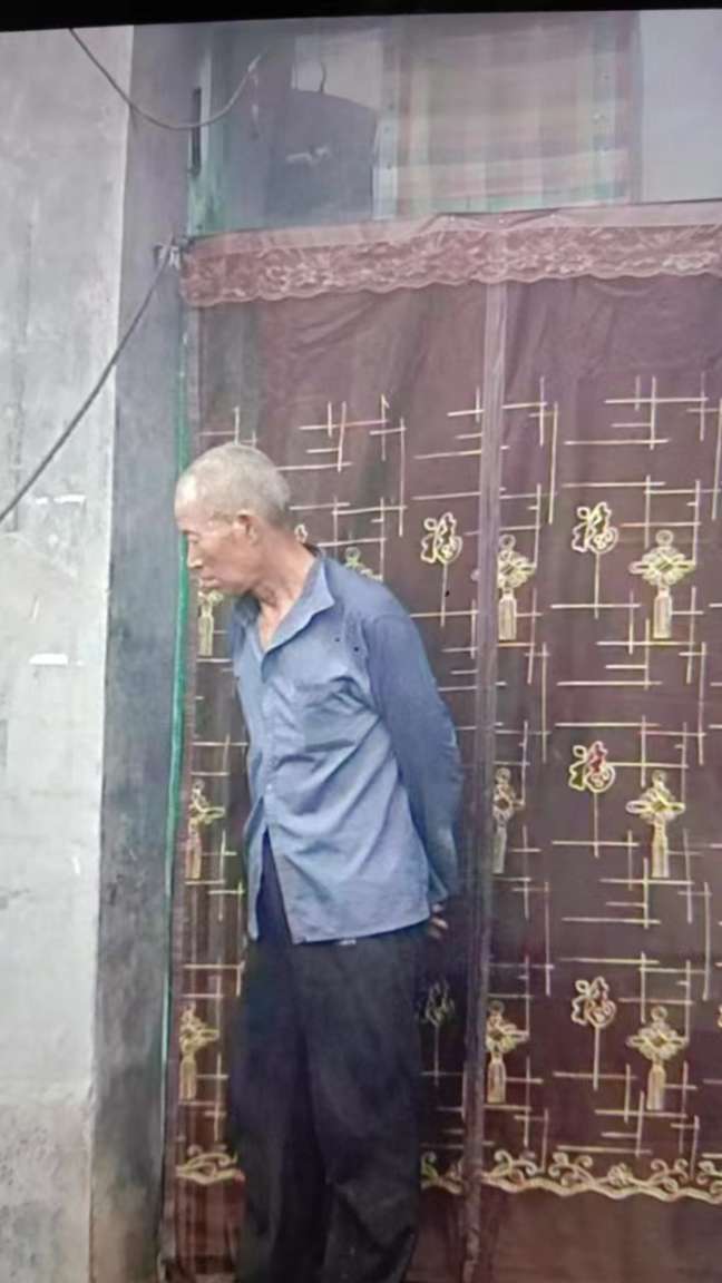 老人患有小脑萎缩, 有些“糊涂”, 家人都十分焦急