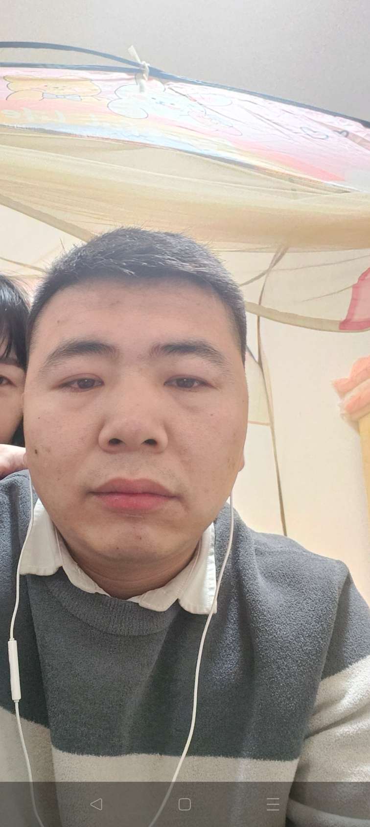 我很爱他，我找了他一个多月了，风餐露宿遇见过坏人