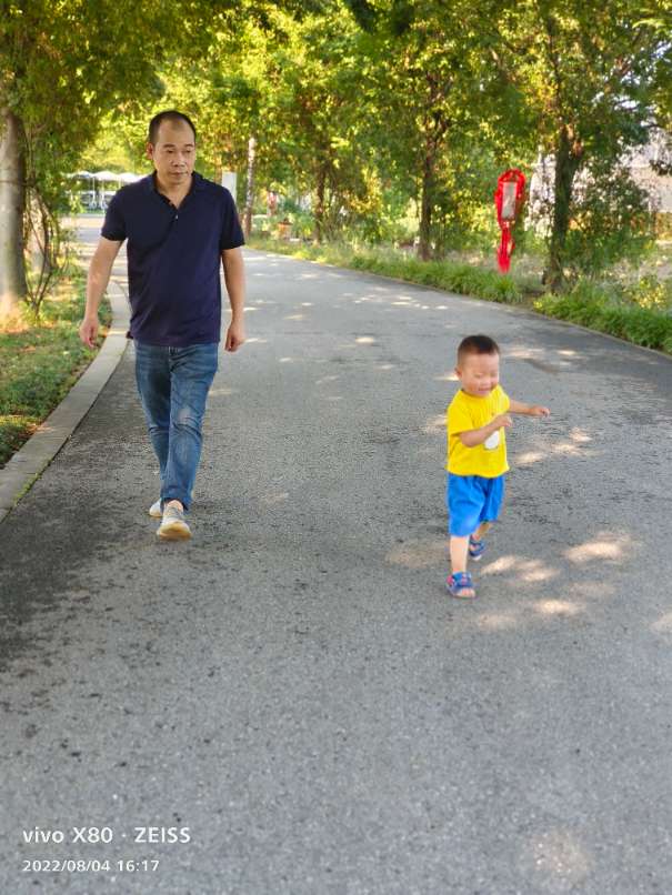 为孩子寻找爸爸