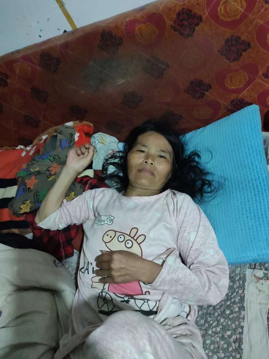 大家好,有谁昨晚八点过后在龟湖一带看见这位老人的,