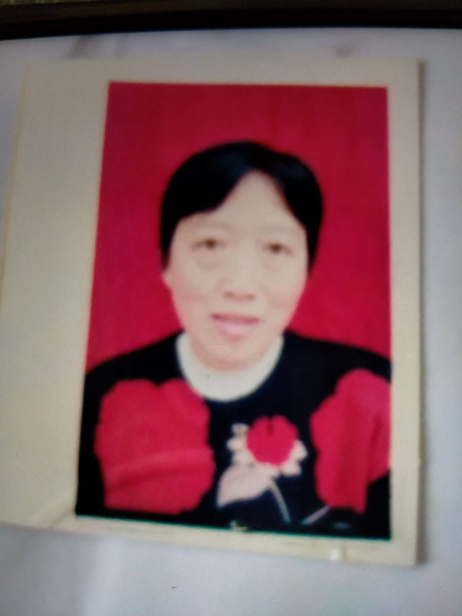 知情者与我联系找到了她本后，定有重赏。