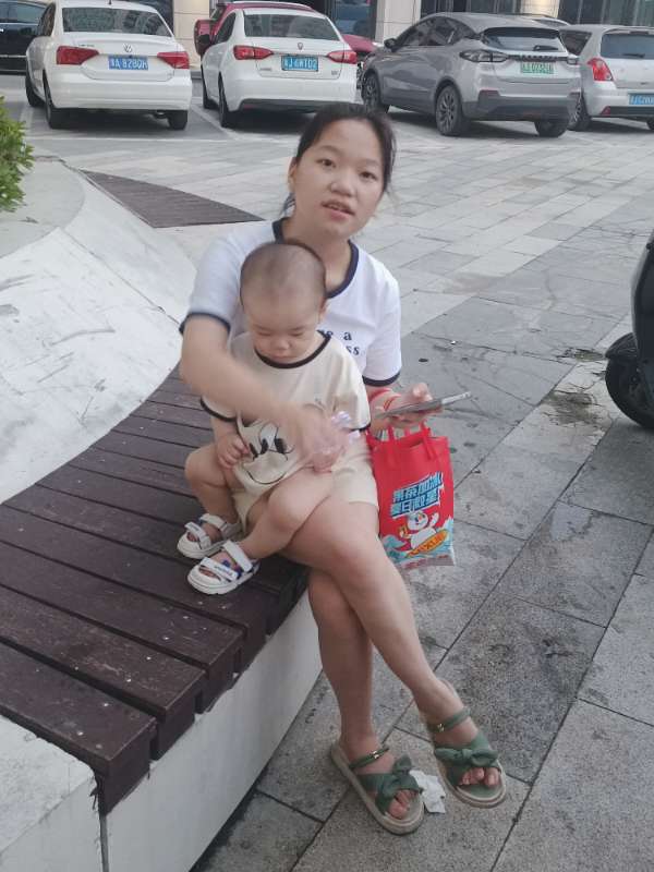 老婆失踪了留下一个小孩在家 希望广大网友帮忙寻找