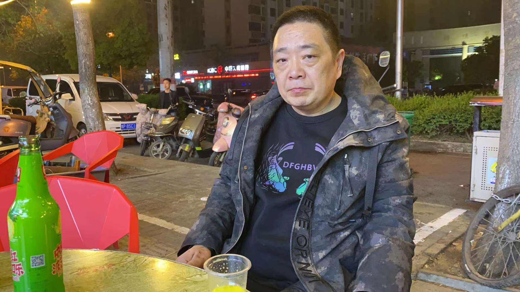 帮忙找一下我舅舅，我最亲近的人了