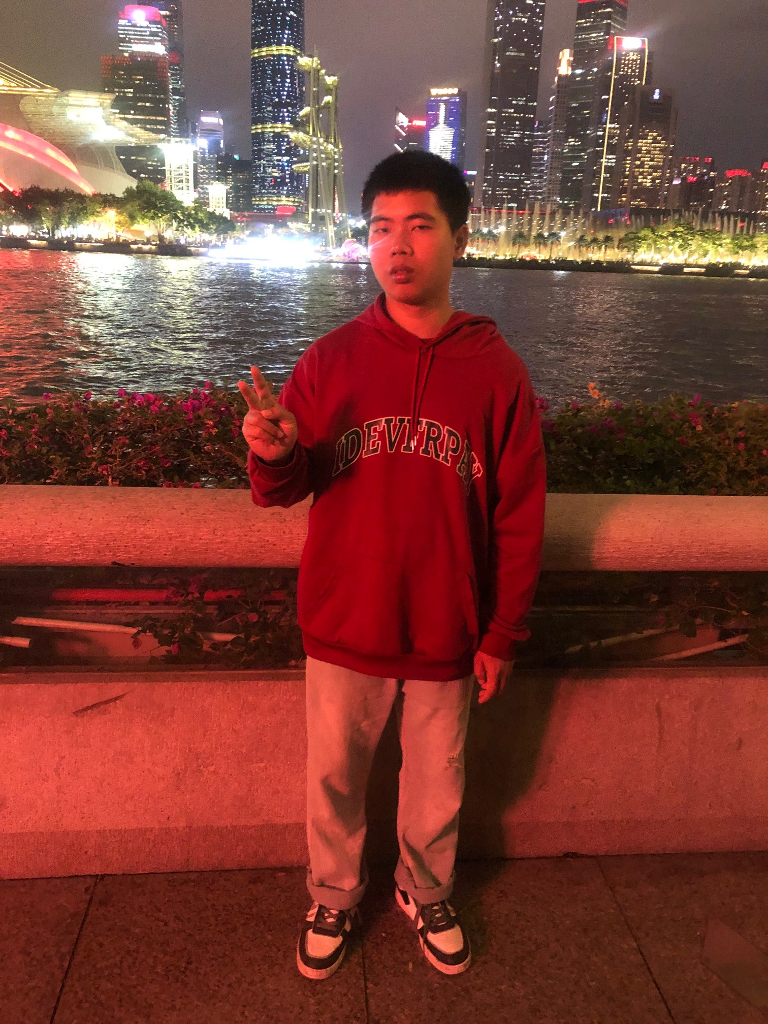 哥哥寻找弟弟，希望身边的人有份关爱