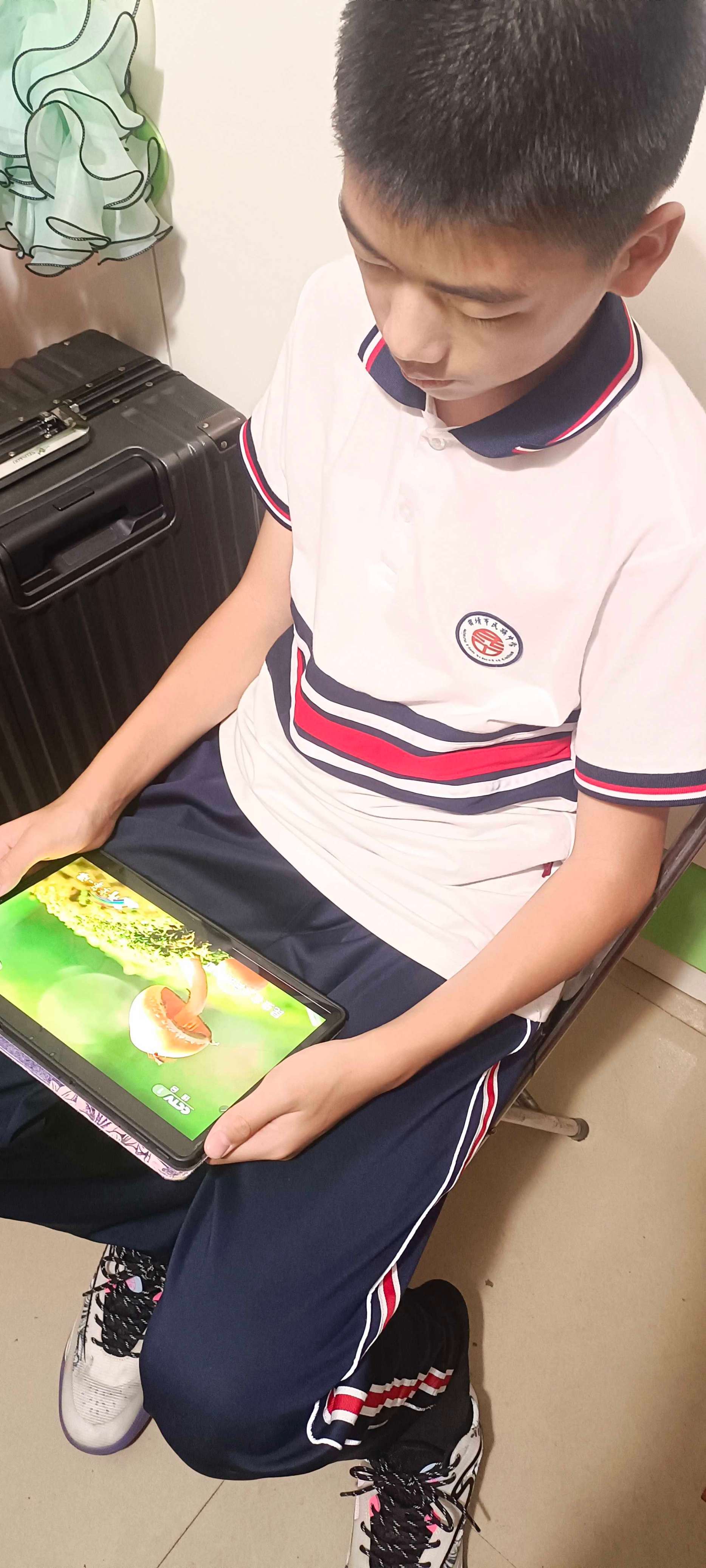 请求看到他知情人士帮帮忙寻找孩子