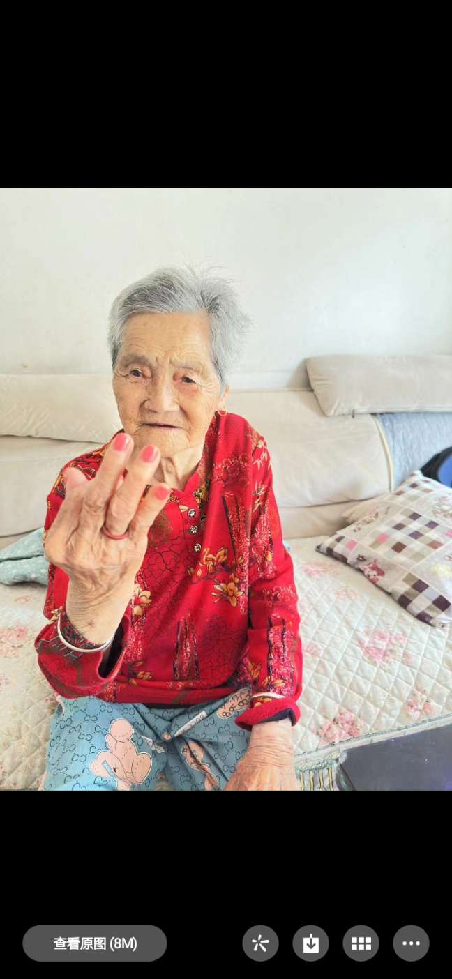 找到老人家必重谢，现金1万