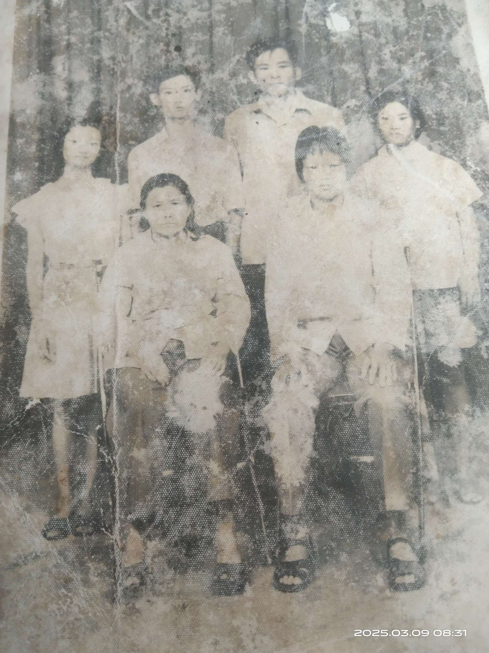 五十年未见,我同他们叔伯兄弟姐妹,希望能寻回他。